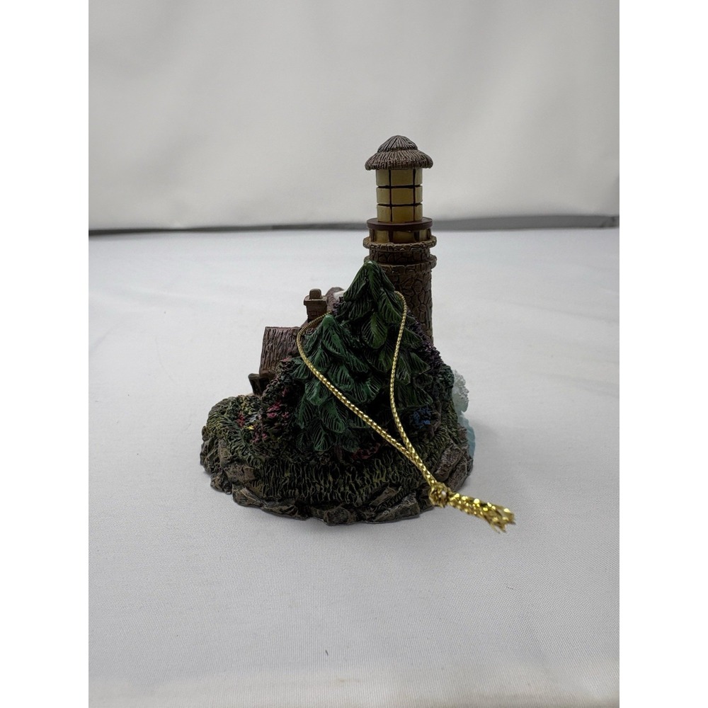 Vintage Thomas Kinkade Illuminated Series Ornament "Meadowood Lighthouse" - Picture 4 of 7
